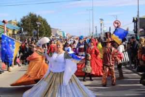 Cientos de vecinos celebraron los 63 años del barrio 18 con hermoso carnaval callejero