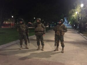 Acompañamos a una patrulla militar  durante una noche en Punta Arenas