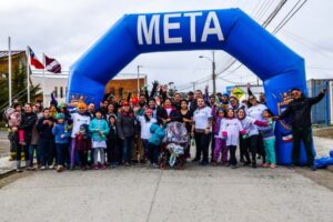 Vecinos de Puerto Williams participan en corrida a beneficio de las Jornadas