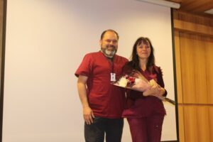 Tecnóloga médica fue reconocida por sus 46 años de servicio en HCM