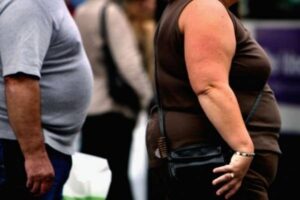 Estudio mundial asegura que chilenos obesos vivirán 3,5 años menos que los demás