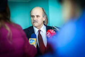 Matheson pide que se aumente sueldos mínimos y reestructure sistema de pensiones