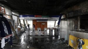 Segunda jornada de incendios en estaciones del metro