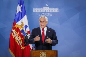 Piñera pidió perdón,alza en pensiones,seguros de salud y reducción parlamentaria