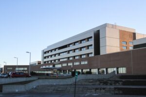 Esposa de chofer fallecido en violento accidente en la Costanera muestra leves mejorías en su estado de salud