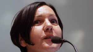 Mundo político reacciona a la renuncia de Javiera Parada