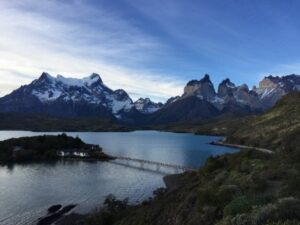 Por derrame de petróleo a orillas del Lago Pehoe permaneció cerrada hostería de lugar