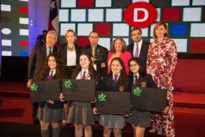 Liceo de Porvenir ganó Torneo Delibera en el Congreso Nacional
