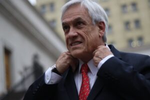 Piñera suspende alza en la tarifa del Metro y deja posible toque de queda en manos de gral Iturriaga