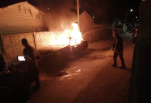 Antisociales quemaron automóvil de vecino de Villa Selknam en Punta Arenas