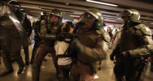 Piñera evalúa aplicar Ley de Seguridad del Estado por evasiones masivas en el Metro