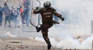 Contraloría revisará protocolos y actuar de Carabineros durante manifestaciones