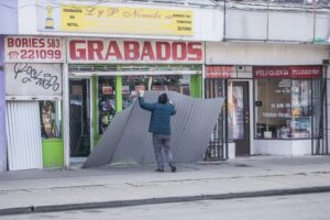 Pequeños comerciantes de Punta Arenas sufren por los daños y las bajas ventas