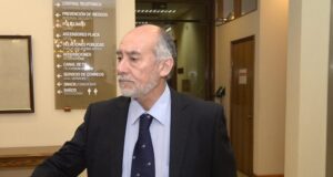Flores explica suspensión de actividades, afirma que tuvo apoyo de Auth y aclara que no renunciará