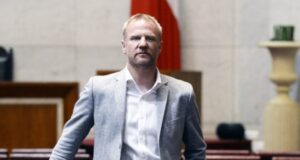 Felipe Kast sale a aclarar polémico tuit donde afirmó que no hay DDHH sin orden público