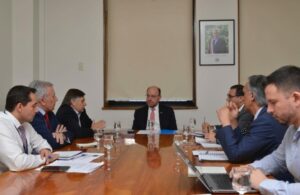 Intendente Fernández se reunió con ministro de Obras Públicas para analizar obras en Puerto Williams