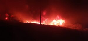 Tres viviendas resultaron completamente consumidas tras voraz incendio
