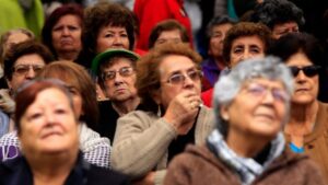 Adultos mayores le dan el visto bueno al compromiso del Estado de mejorar las pensiones