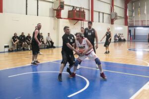 Amigos del básquetbol se reúnen en memoria de “Alex Frings Hermann”