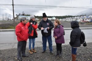 Seremi de Salud recibe terreno para nueva oficina en Puerto Williams