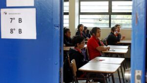 Profesores deponen paro tras reunión con seremi de Educación