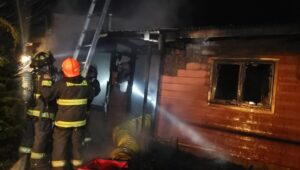 Investigan incendio que cobró la vida de mujer de 47 años al interior de su vivienda