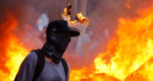 Tras presión de Piñera: Senado se reunirá esta noche para discutir ley antiencapuchados