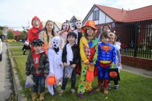 Miles de niños magallánicos salieron a disfrutar Halloween en familia
