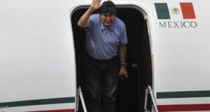 Evo Morales aterriza en México como asilado político
