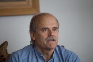 Exintendente denunció que militantes que renunciaron con Sharp son funcionarios municipales de Valparaíso