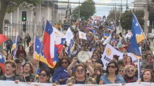 Miles de personas marcharon en adhesión al paro nacional en Punta Arenas