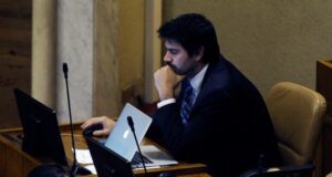 Dipuntado Joaquín Lavín fue elegido en comisión de AC contra Chadwick sin estar presente