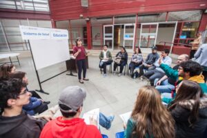 Carrera de Derecho de la UMAG orienta a la comunidad sobre proceso constituyente