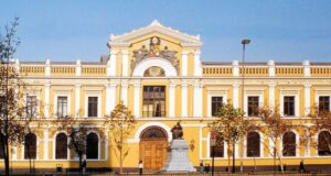 U. de Chile supera a la PUC y es por octavo año el mejor plantel del país, según AméricaEconomía