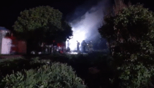 Voraz incendio consumió por completa una vivienda en Aves Australes