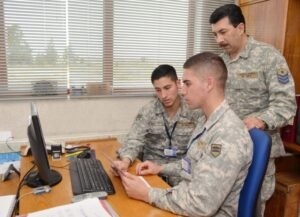 Alumnos en práctica de la Escuela de Especialidades destacan aprendizajes de la IVa Brigada Aérea