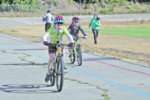 Infantiles y adultos se hicieron parte de la 5° fecha del Campeonato de Ciclismo en Pista 2019