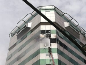 Otra vez: queman nuevamente edificio de Caja Los Andes en Concepción