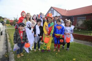 Miles de niños magallánicos salieron a disfrutar Halloween en familia