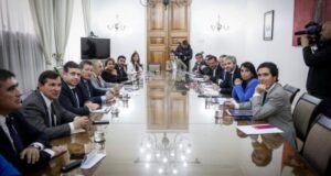 Chile Vamos apunta al diálogo con la oposición para resolver demandas sociales tras comité político