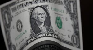 Dólar abre a la baja tras acuerdo constitucional y de la mano de las medidas del Banco Central