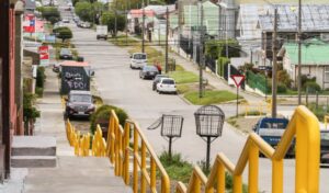Municipio presenta nuevos pasamanos y escaleras en barrio San Miguel
