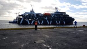 Llegó a Punta Arenas el primer crucero de carácter turístico dirigido a la Antártica