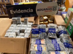 Aduanas frenó millonario contrabando de celulares y baterías transportadas en camión