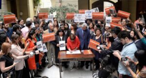 Oposición presenta Acusación Constitucional contra presidente Piñera