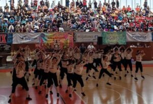 Más de 800 niños y jóvenes se reunieron en torno al baile