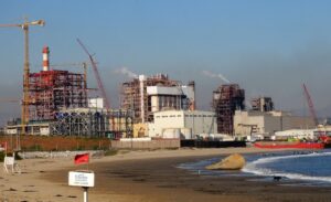 Ministro de Energía anuncia cierre adelantado de 4 centrales de generación a carbón en COP25