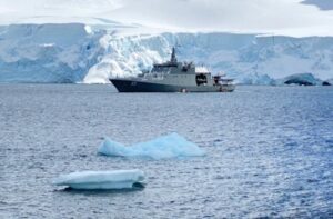 OPV Fuentealba realiza primera comisión a la Antártica