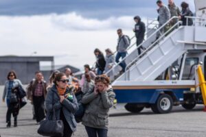 Familiares de los desaparecidos que volaban en el Hércules C-130 llegan a Punta Arenas