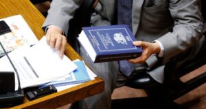 Votación de paridad en Senado se retrasa: proyectos fueron devueltos a comisión para revisión